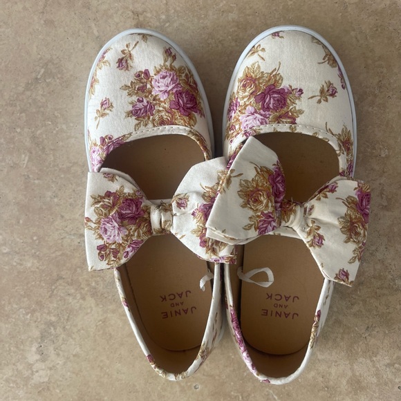 Janie and Jack bow sneakers, brand new, no tag. - Picture 2 of 3